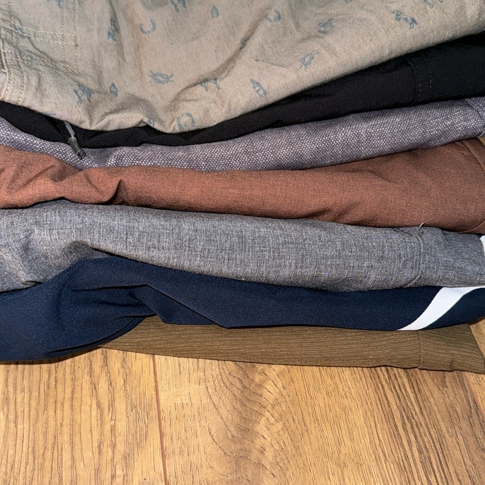 SEVEN PAIR OF NAME BRAND MENS SHORTS SIZE 33